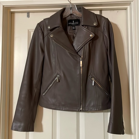 London Fog Jackets & Blazers - London Fog 100% LEATHER Shell. 100% Polyester Lining.